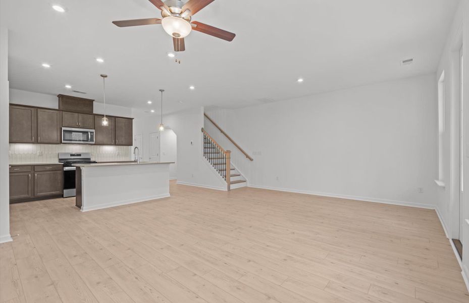 Spacious, unfurnished interior of a new home in Alston Park, Greenville (Image 25).