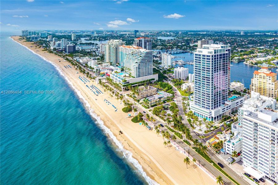 Condo located in Fort Lauderdale, FL showcasing its design and architecture (Image 32).