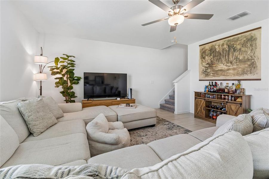 Furnished interior view inside a new home in , Land O' Lakes (Image 54).