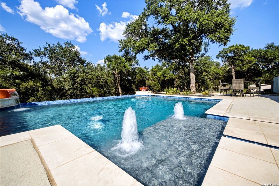 Community amenities in , Boerne (Image 35).