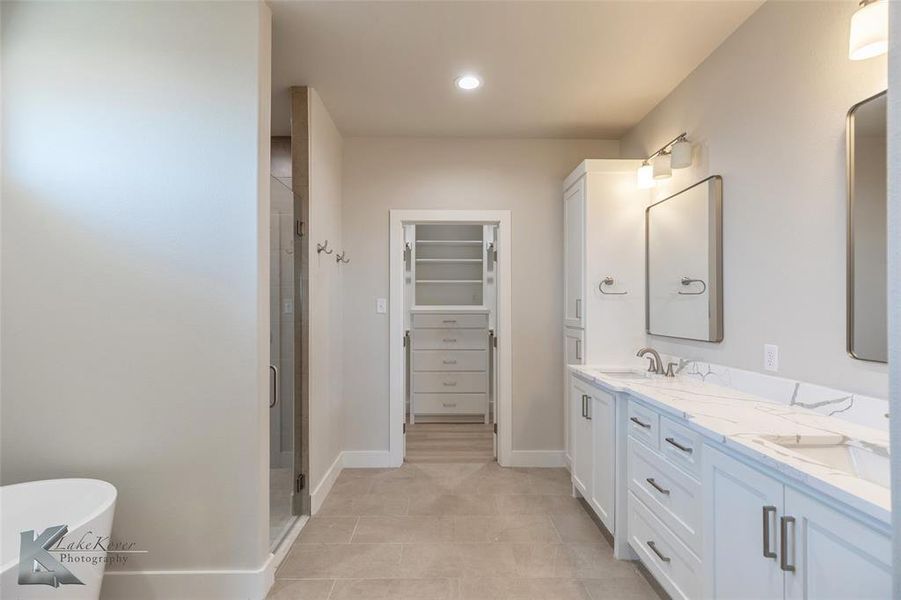 Furnished interior view inside a new home in , Abilene (Image 11).