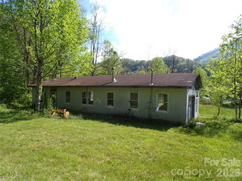 Side view of tandem garage/workshop