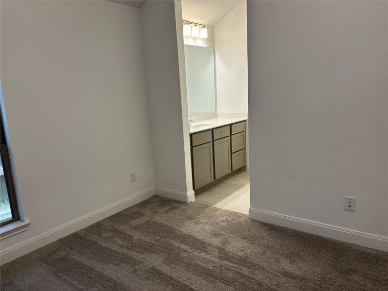 Spacious, unfurnished interior of a new home in Lariat 60', Liberty Hill (Image 24).