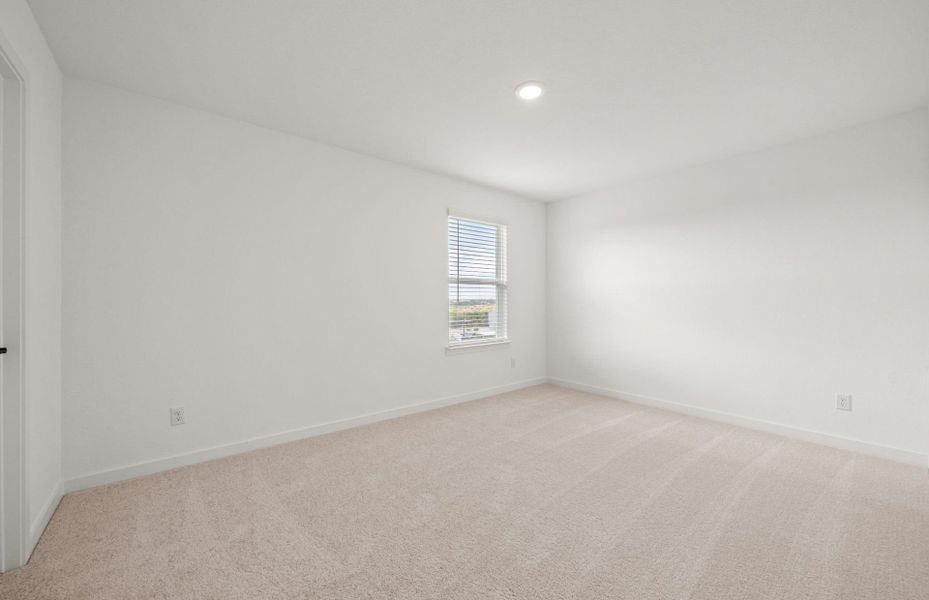 Spacious, unfurnished interior of a new home in Sunfield, Buda (Image 40).