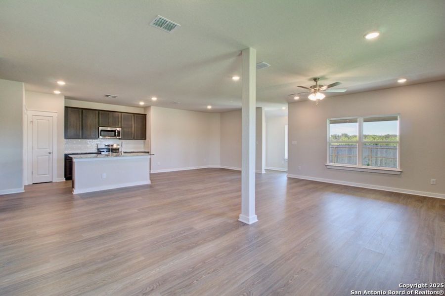 Spacious, unfurnished interior of a new home in Cloud Country, New Braunfels (Image 22).
