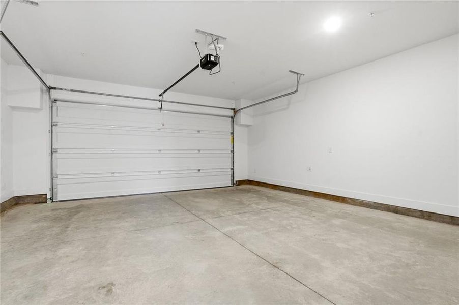 Spacious, unfurnished interior of a new home in , Alpharetta (Image 39). Spacious, unfurnished interior of a new home in , Alpharetta (Image 39).