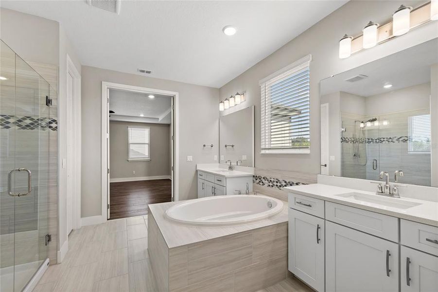 Furnished interior view inside a new home in , Winter Garden (Image 10).