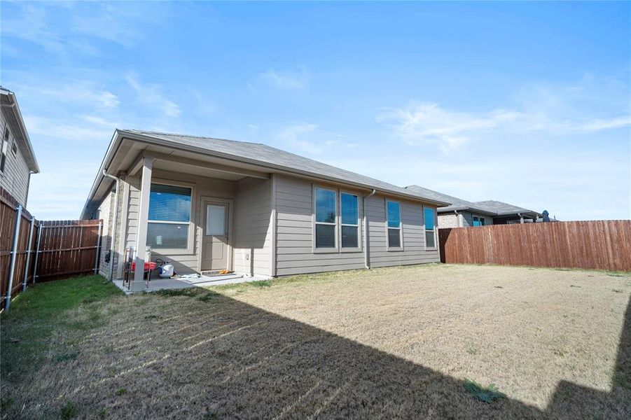 Exterior details and patio area of a home in Trails of Elizabeth Creek, Fort Worth (Image 3).