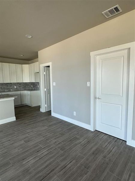 Spacious, unfurnished interior of a new home in , Dallas (Image 25).