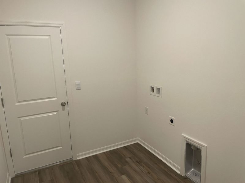 Spacious, unfurnished interior of a new home in Royal Highlands, Weeki Wachee (Image 19).