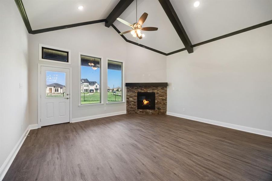 Spacious, unfurnished interior of a new home in Heath Golf and Yacht, Heath (Image 24).