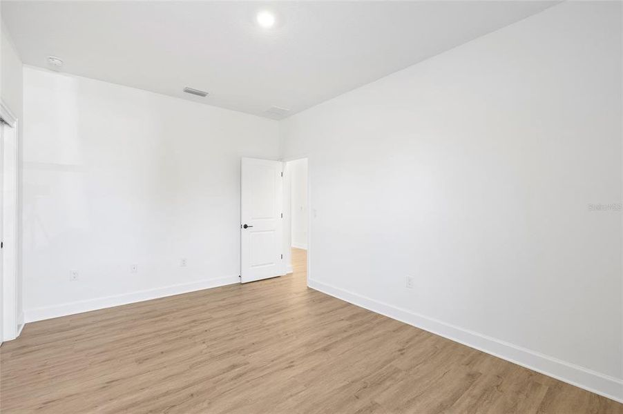 Spacious, unfurnished interior of a new home in , Spring Hill (Image 34).
