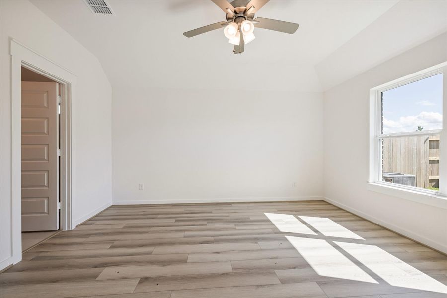Spacious, unfurnished interior of a new home in River Ranch, Dayton (Image 12).