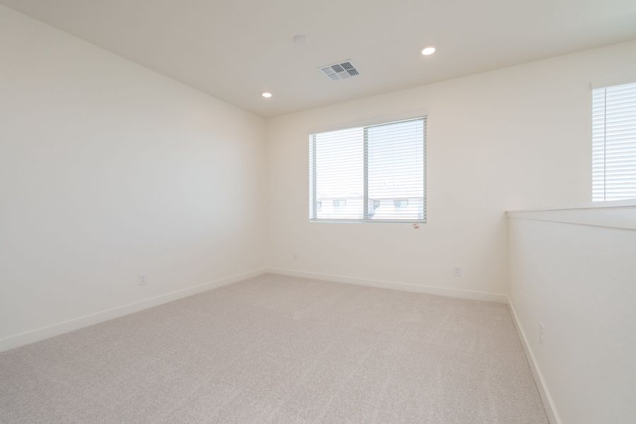 Spacious, unfurnished interior of a new home in Terraza, San Tan Valley (Image 24).