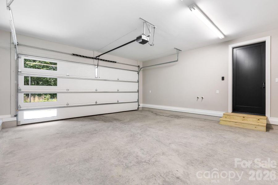 Spacious, unfurnished interior of a new home in , Waynesville (Image 28).