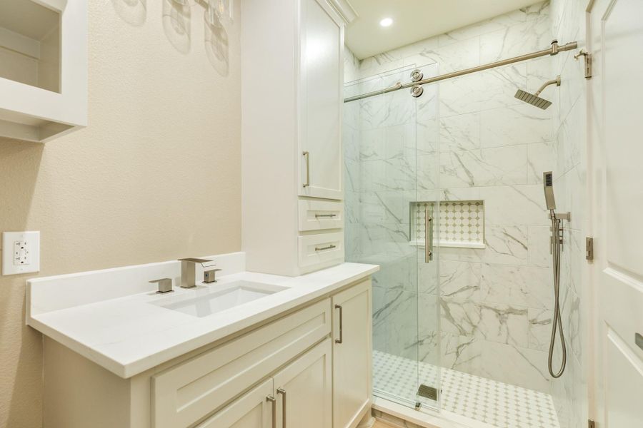 Furnished interior view inside a new home in , Richwood (Image 14).