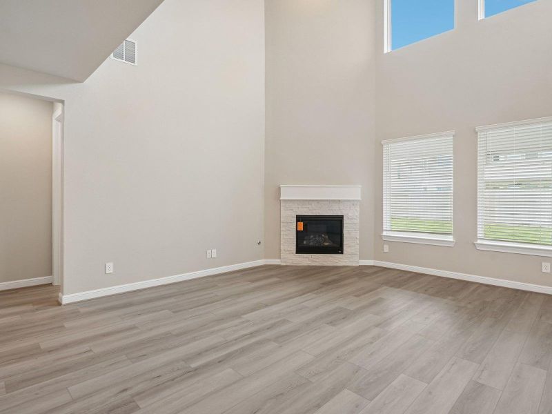 Spacious, unfurnished interior of a new home in Massey Oaks - Estate Series, Pearland (Image 24).
