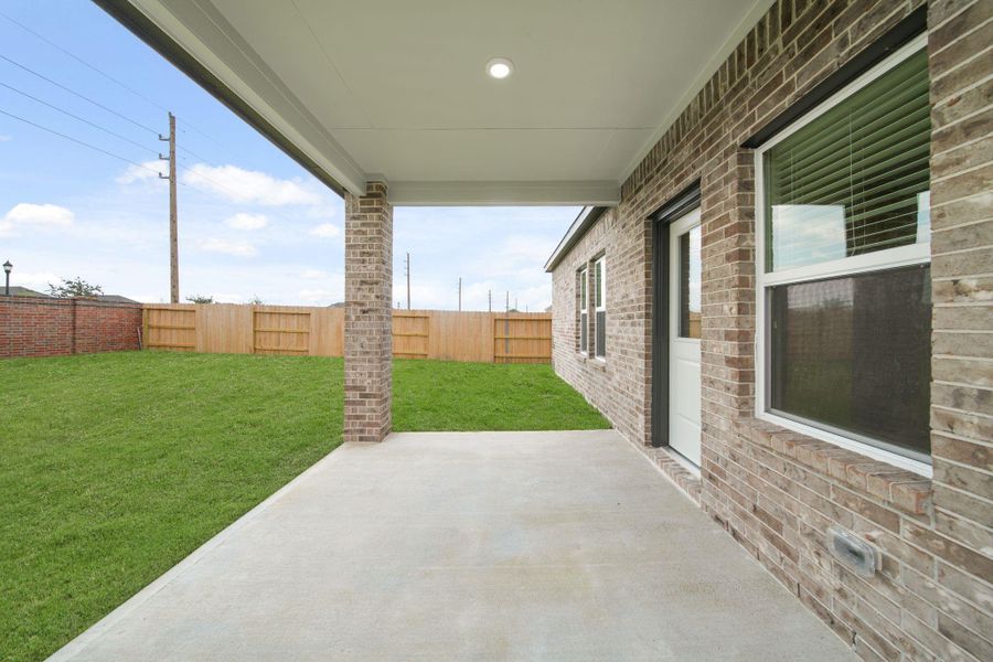 Exterior details and patio area of a home in Sunterra, Katy (Image 16).