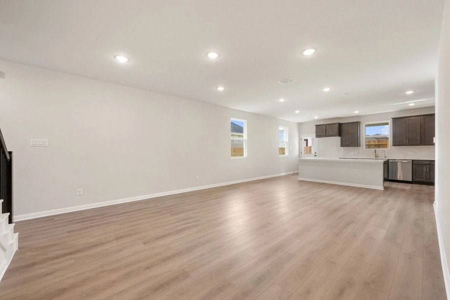 Spacious, unfurnished interior of a new home in Patterson Ranch, Georgetown (Image 23).