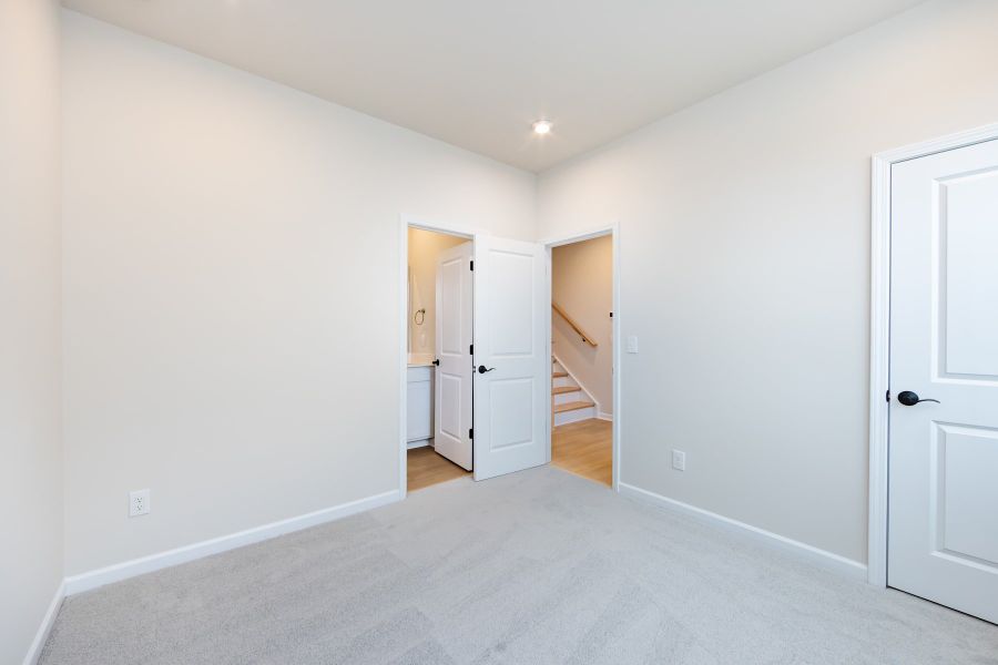 Spacious, unfurnished interior of a new home in Bellflower, Charlotte (Image 21).