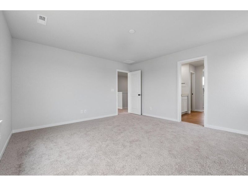 Spacious, unfurnished interior of a new home in Prairie Song, Windsor (Image 13).