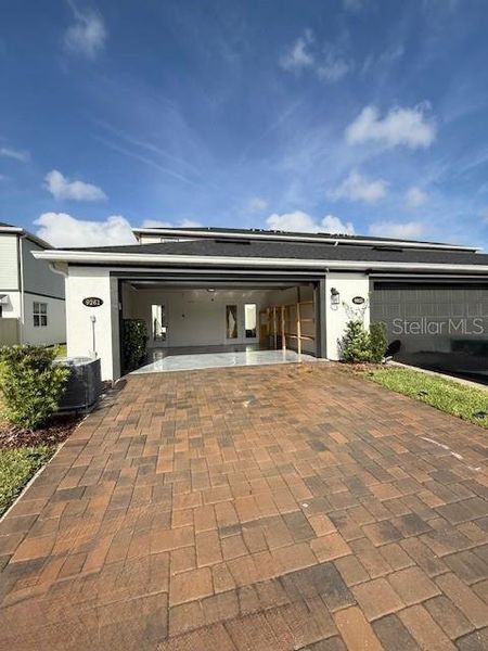 Exterior details and patio area of a home in , Winter Garden (Image 37).