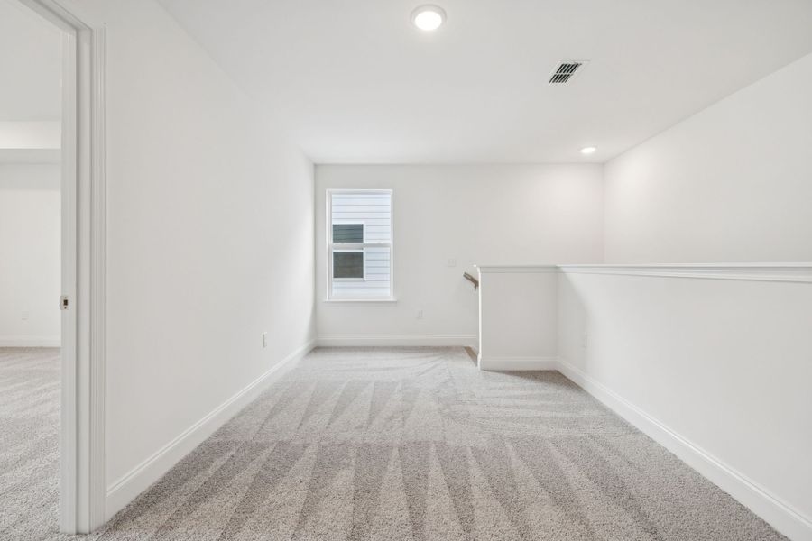 Representative unfurnished interior of a home built from the Montgomery by Ashton Woods in Cades Bluff, Lebanon (Image 19).