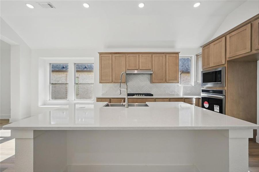 4289SantuaryROYCA003