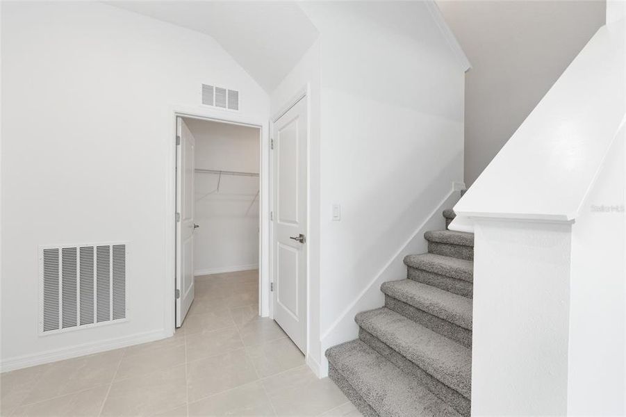 Spacious, unfurnished interior of a new home in Calesa Township, Ocala (Image 34).