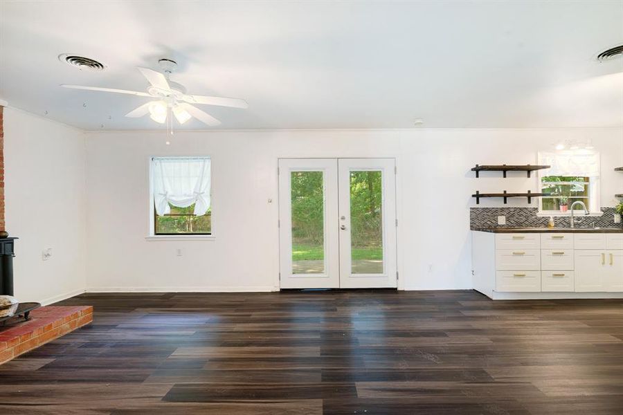Spacious, unfurnished interior of a new home in , Paris (Image 10).