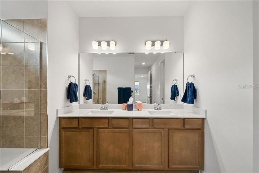 Furnished interior view inside a new home in Del Webb BayView, Parrish (Image 16). Furnished interior view inside a new home in Del Webb BayView, Parrish (Image 16).