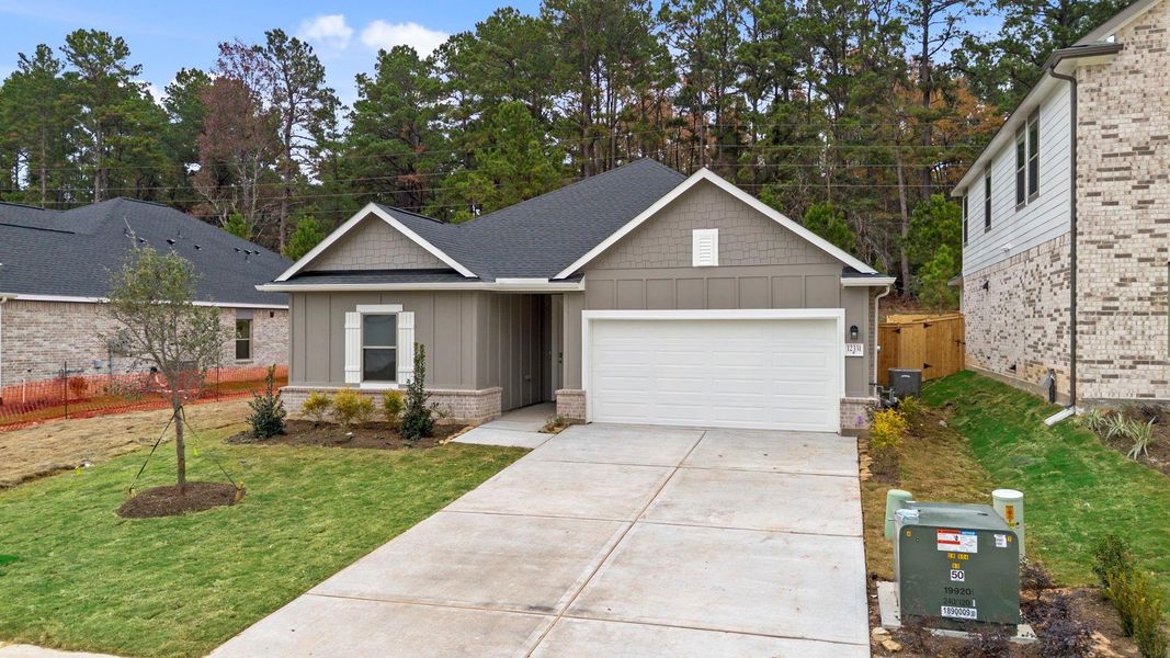 Front exterior of a new home in Westridge Cove 40', Conroe, TX, highlighting curb appeal (Image 18).