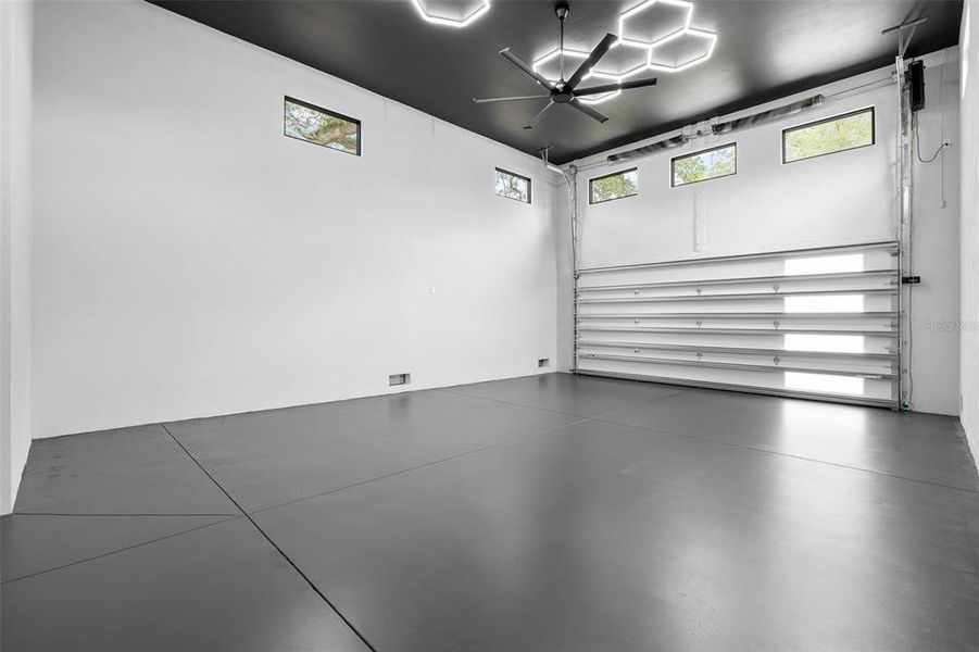 Spacious, unfurnished interior of a new home in , Tampa (Image 69).