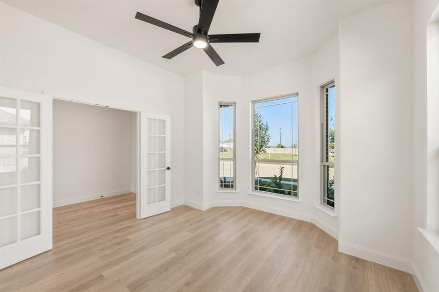 Spacious, unfurnished interior of a new home in Stone River Glen 50s, Royse City (Image 29). Spacious, unfurnished interior of a new home in Stone River Glen 50s, Royse City (Image 29).