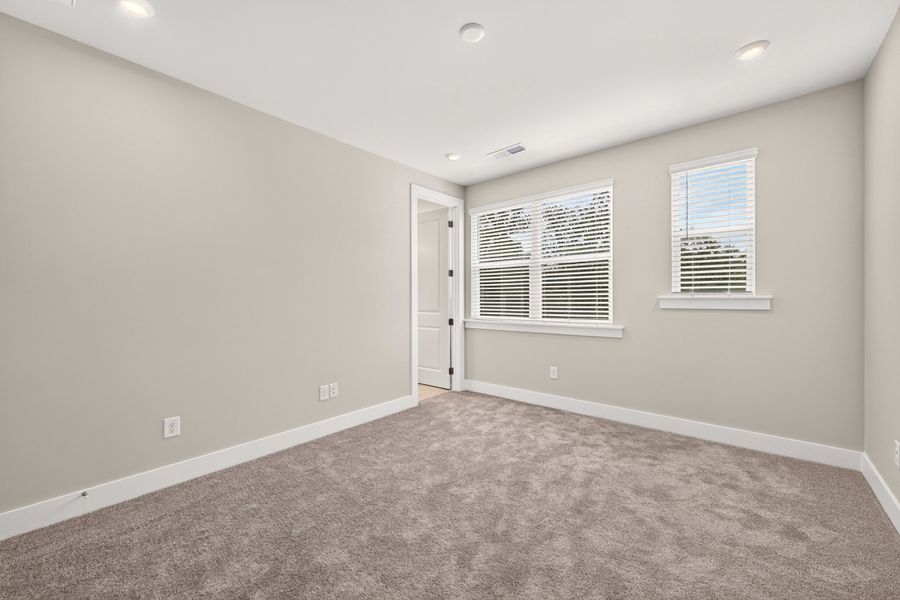 Spacious, unfurnished interior of a new home in Context at Oakhurst, Charlotte (Image 26). Spacious, unfurnished interior of a new home in Context at Oakhurst, Charlotte (Image 26).
