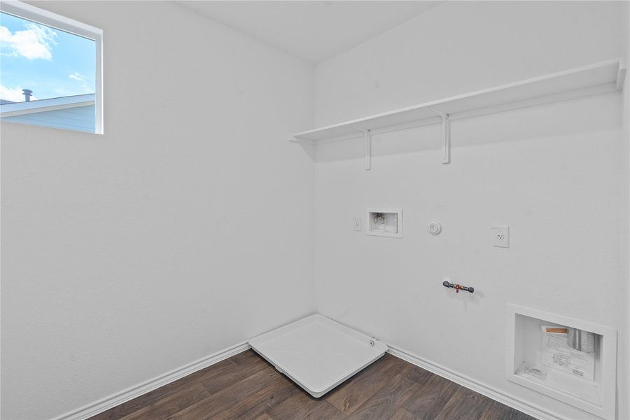 Spacious, unfurnished interior of a new home in Valverde, Bastrop (Image 14).