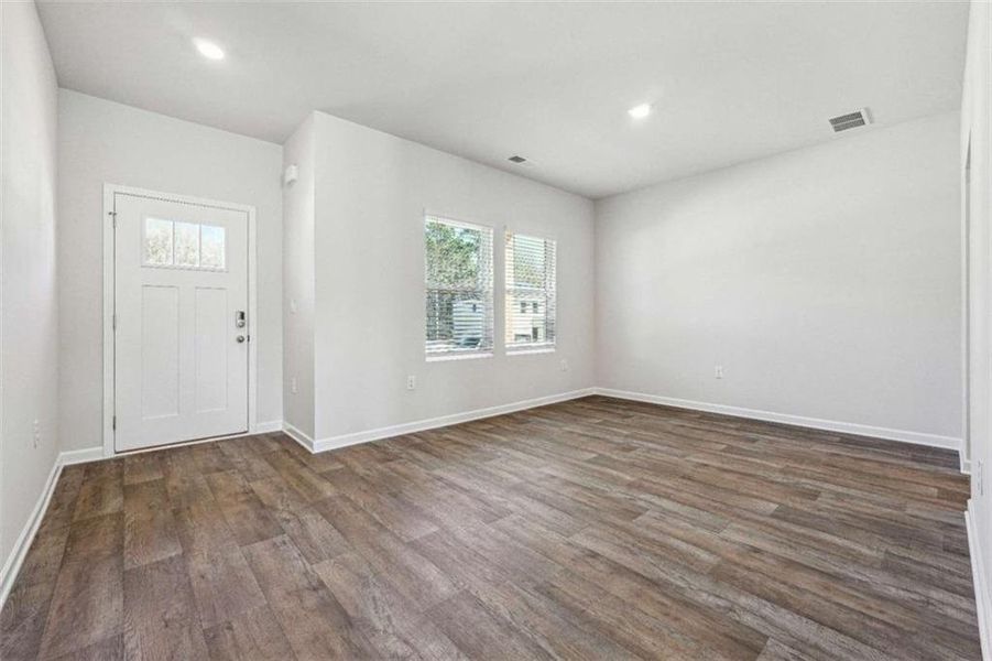 Spacious, unfurnished interior of a new home in Conner Springs, Social Circle (Image 14).