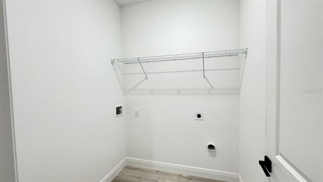 Spacious, unfurnished interior of a new home in , Citrus Springs (Image 27).