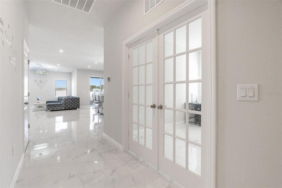 Spacious, unfurnished interior of a new home in , Wesley Chapel (Image 24).