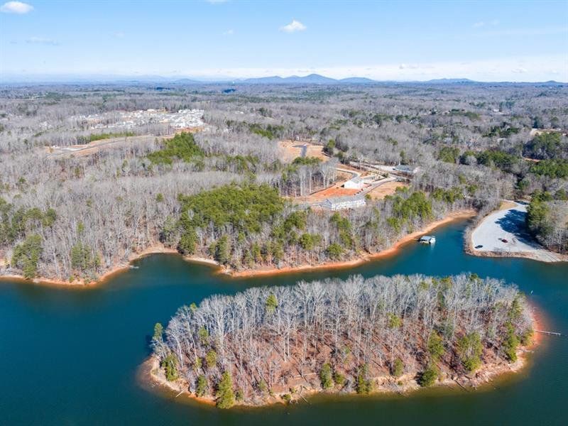 Natural landscape and outdoor views near Falcon Landing in Gainesville (Image 61).