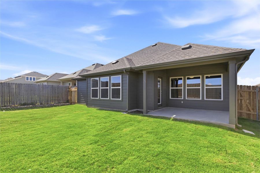 Exterior details and patio area of a home in Hunters Glen, Jarrell (Image 3).