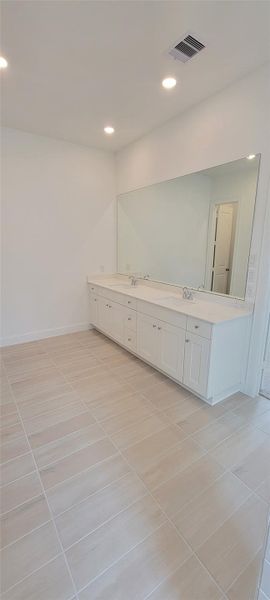 Furnished interior view inside a new home in The Highlands: Pinnacle Collection, Porter Heights (Image 18). Furnished interior view inside a new home in The Highlands: Pinnacle Collection, Porter Heights (Image 18).