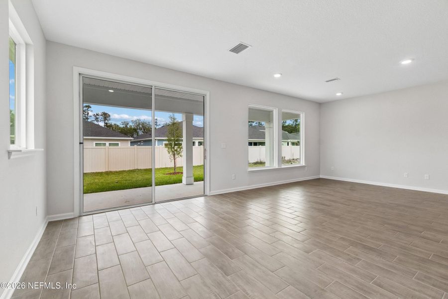 Spacious, unfurnished interior of a new home in Tributary 50', Yulee (Image 19).