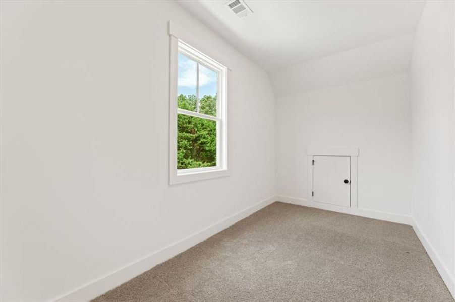Spacious, unfurnished interior of a new home in White Post on Lake Lanier, Gainesville (Image 22). Spacious, unfurnished interior of a new home in White Post on Lake Lanier, Gainesville (Image 22).
