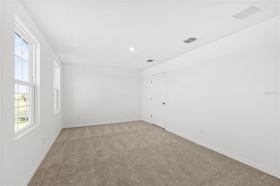 Spacious, unfurnished interior of a new home in , Kissimmee (Image 19).