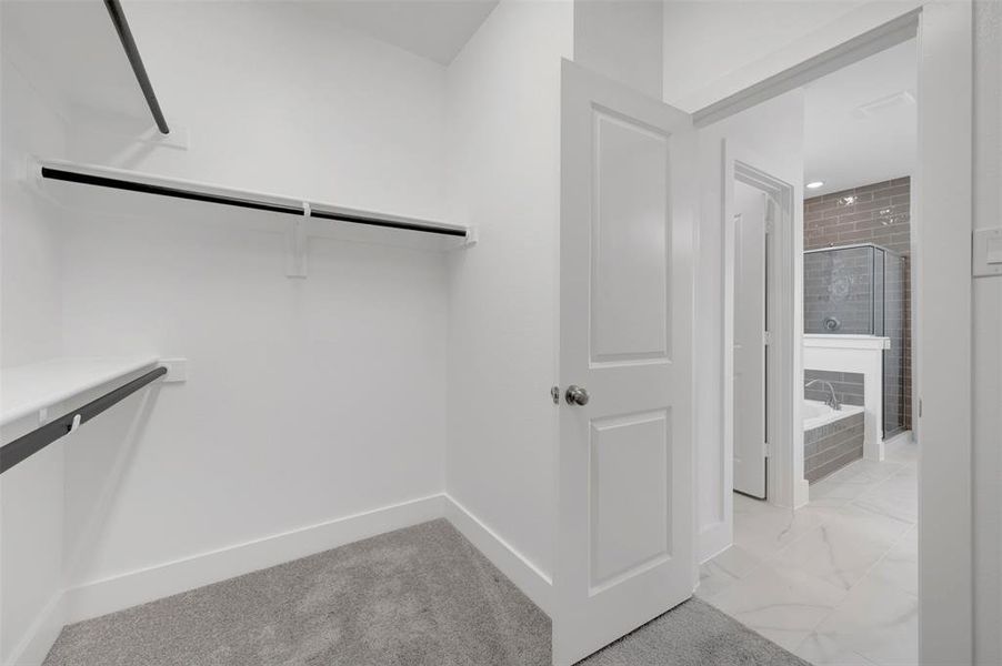 Spacious, unfurnished interior of a new home in Lily Creek at Sutton Fields, Aubrey (Image 16).