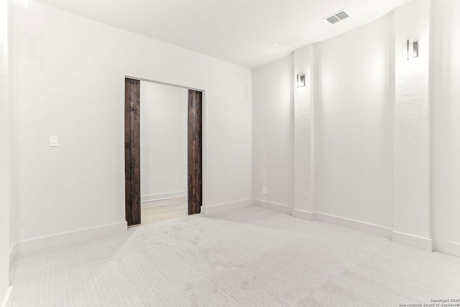 Spacious, unfurnished interior of a new home in Esperanza - 70', Boerne (Image 33).