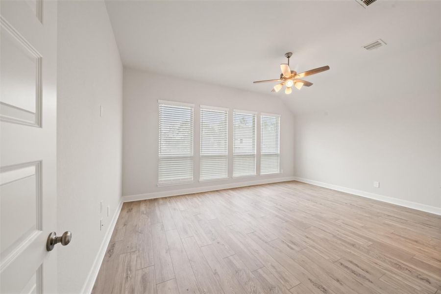 Spacious, unfurnished interior of a new home in The Woodlands Hills 60', Willis (Image 13). Spacious, unfurnished interior of a new home in The Woodlands Hills 60', Willis (Image 13).