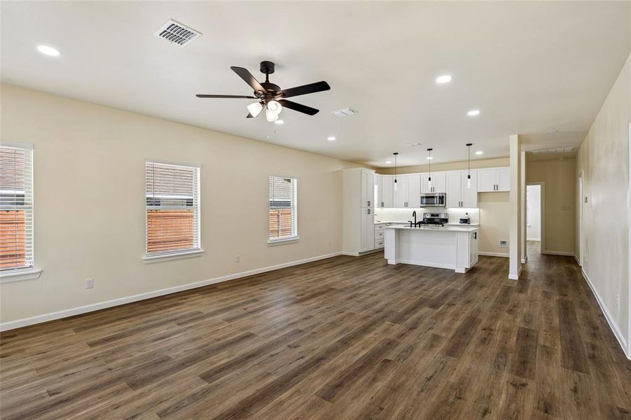 Spacious, unfurnished interior of a new home in , Fort Worth (Image 26).