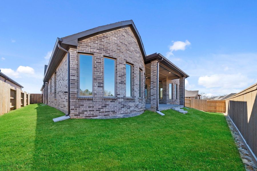 Exterior details and patio area of a home in Chambers Creek, Willis (Image 4).